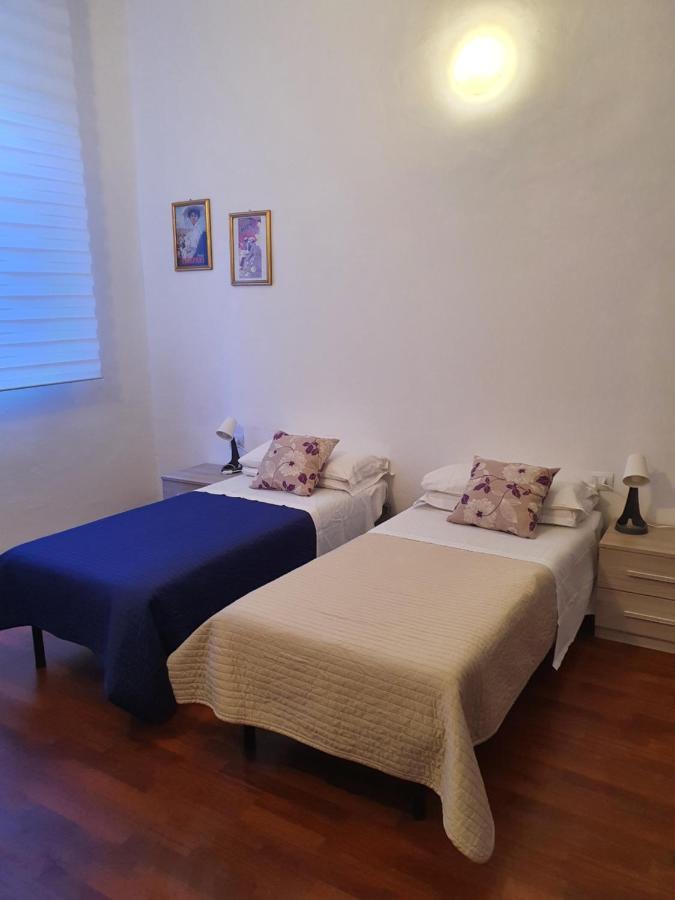 Arena Suite All Comforts - With Free Parking Garage Per Qualified Rate - Con Parcheggio Incluso Per Le Tariffe Qualificanti - Metro Verde Greenline Moscova ميلان المظهر الخارجي الصورة